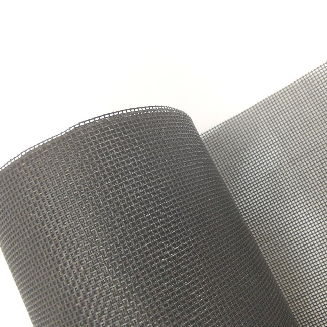 สีดําและสีเทา PET Mesh Screen 0.35mm กว้างสาย 30m-100m ความยาว 280g/m2-360g/m2 น้ําหนัก