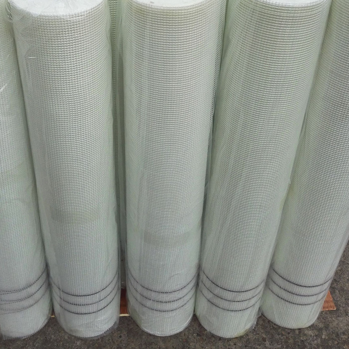 กล่องเรือนเสริมไฟเบอร์กลาสที่แข็งแกร่ง 50m-200m ความยาว 4 * 4mm ช่องสําหรับการสนับสนุนผนัง