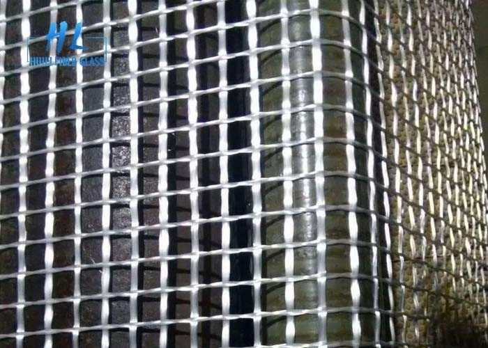 ความแข็งแรงในการดึง 800N สายใยแก้ว Mesh Netting สายใยแก้ว Screen Rolls ผิวเคลือบในสีขาวและสีฟ้า