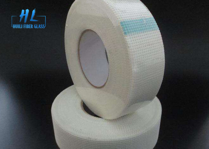 60g 3 * 3mm เทปกาวตนเองไฟเบอร์กลาสสีขาวสำหรับซ่อมรอยแตกผนัง